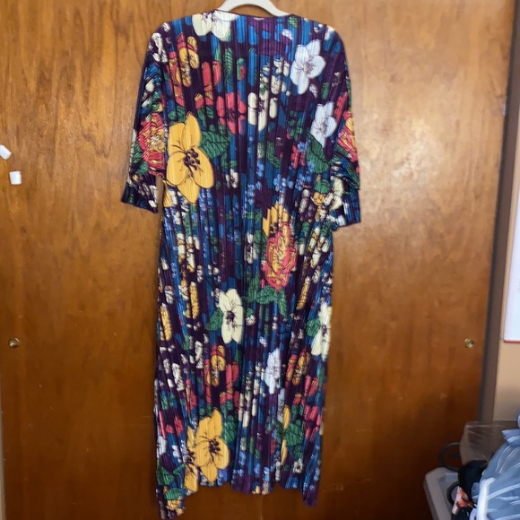 LuLaRoe Shirley 3/4 Sleeve Kimono in Vibrant Colors Floral Print 🌺🌼-Size Small - Picture 9 of 10